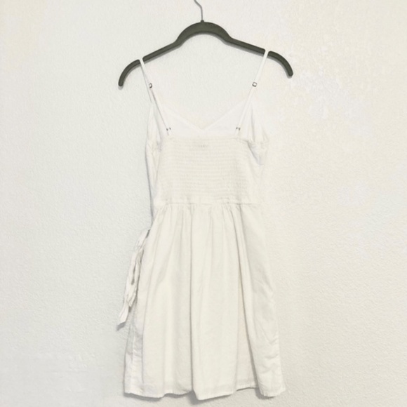 Abercrombie & Fitch white linen wrap dress - Picture 3 of 3